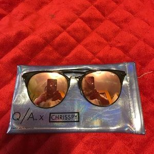 Quay Crisspy Sunglasses 🕶